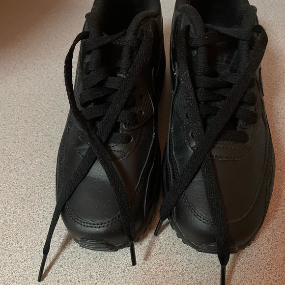 Sleek Black Lace-Up Sneakers - Picture 1 of 8